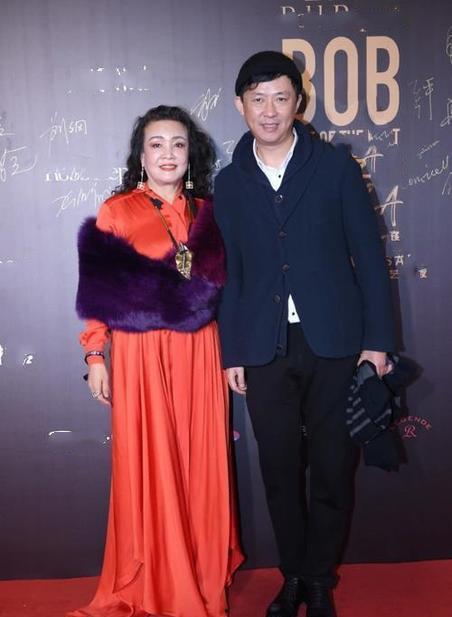 张兰最新爆料戒指图片,戒指细节曝光，揭秘豪门背后的故事  第3张